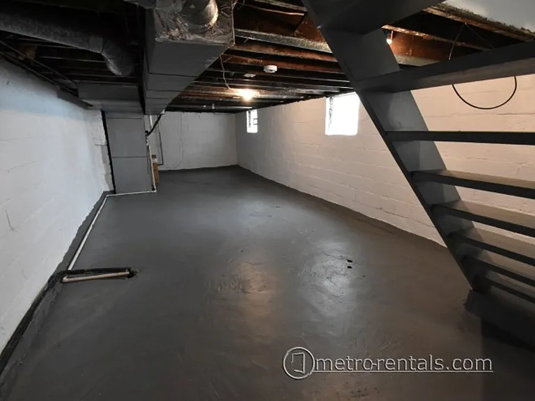 333-335 E Duncan St — Photo 12