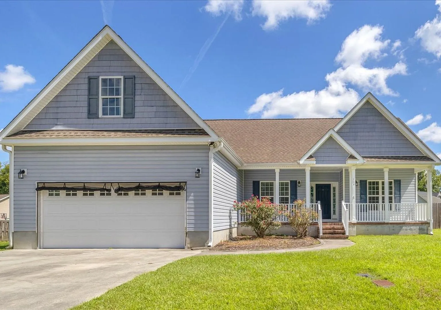 Spacious 4-bedroom home on over half an acre! — Photo 1