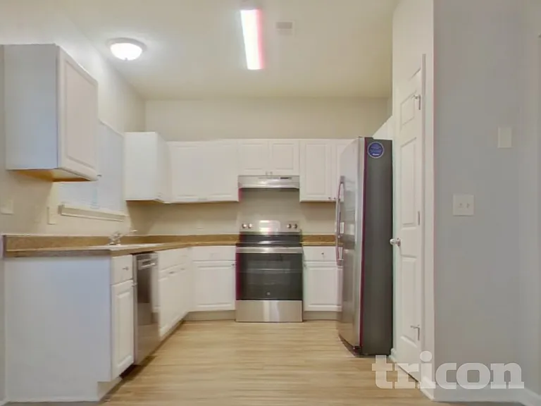 101 Royal Crest Dr — Photo 4