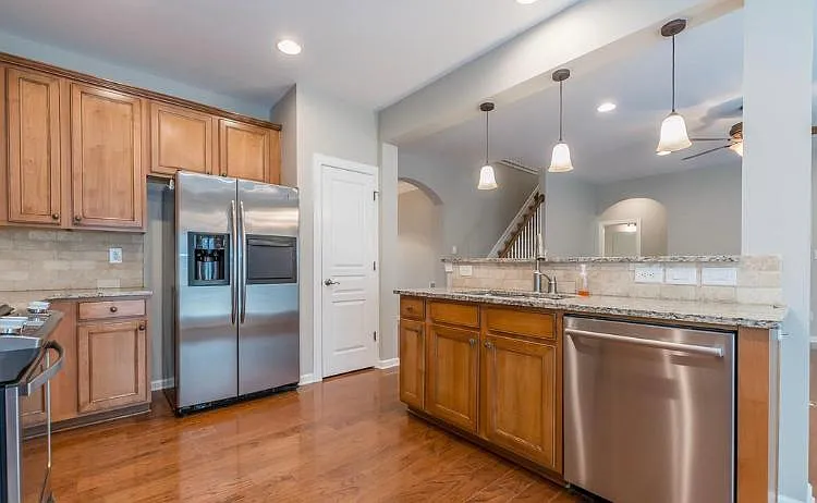 7661 Legacy Rd — Photo 3