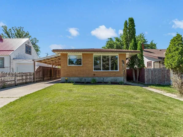 129 N 7th St SE, Medicine Hat, AB T1A 1J4