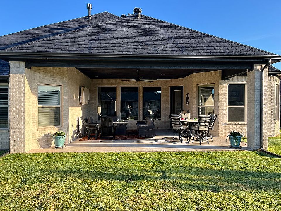 2nd image of 404 Fowler Dr