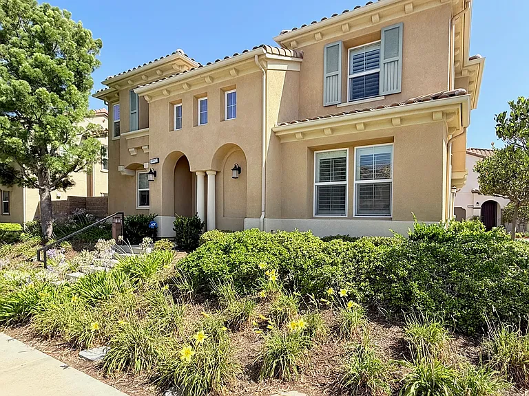 19921 Calabria Ct — Photo 2