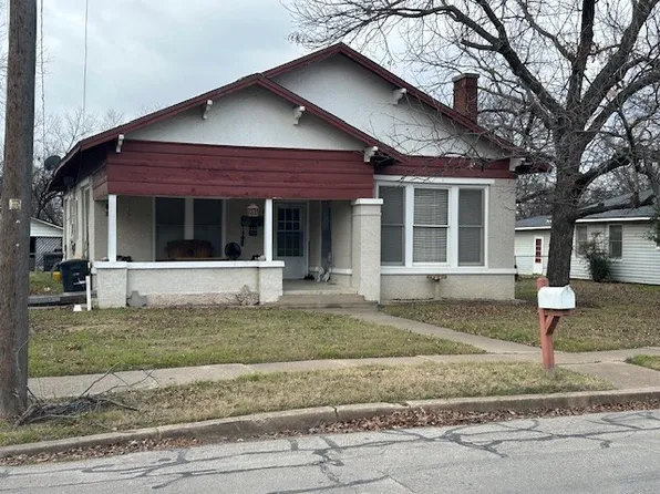 1313 N Robinson St, Cleburne, TX 76031