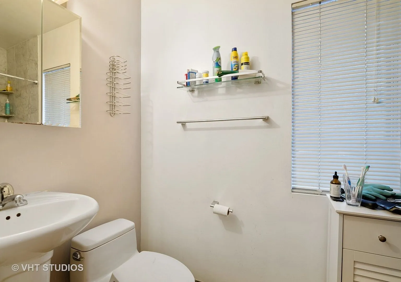 4b3b Duplex Living in The Heart of Wicker Park — Photo 3