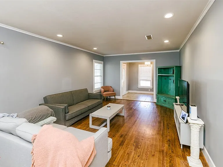 3836 Maryland Ave — Photo 3