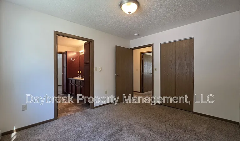 317 16th St S #4 — Photo 16