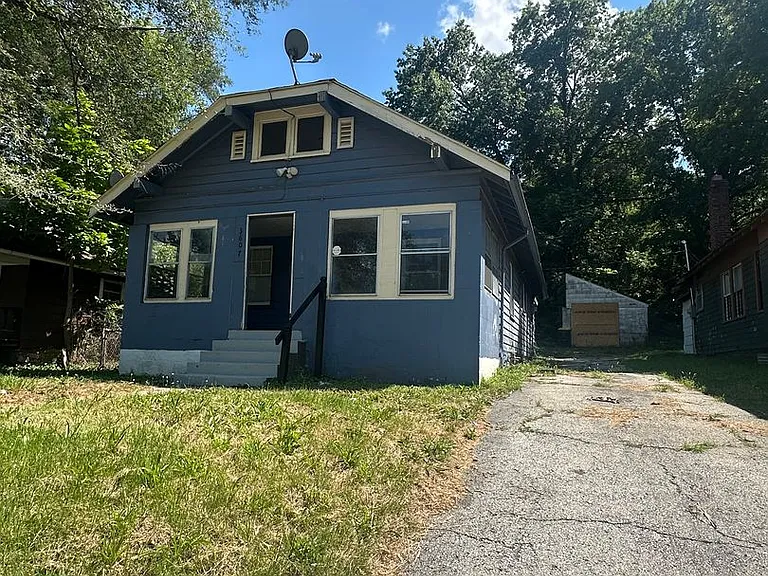 3607 E 61st St — Photo 2
