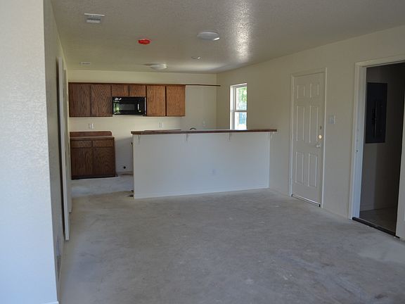 2nd image of 208 W Robin Ln