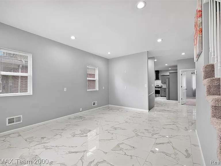 3330 Woodside St — Photo 6