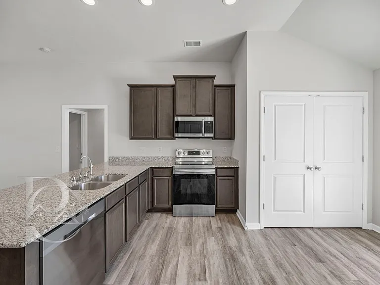 235 Drayton Hall Dr — Photo 8