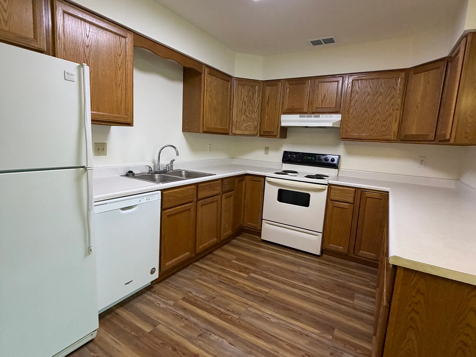2 bed, 950 sqft, $1,100 — Photo 2