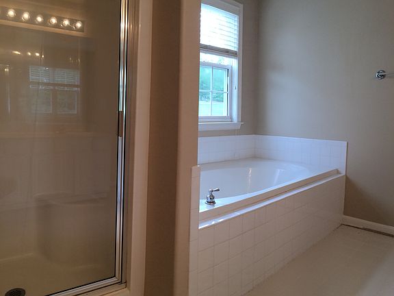 5th image of 1007 Black Oak Ct