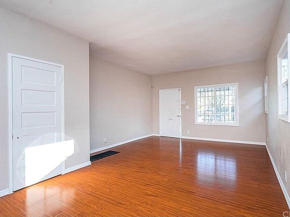 4th image of 1033 W 61st St