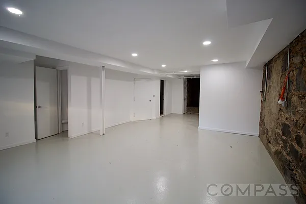 Rented by Compass | media 21