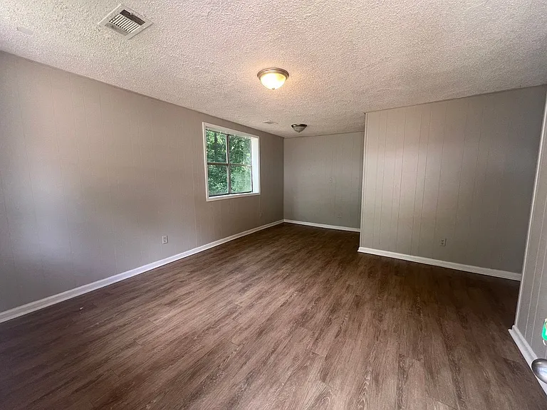 1906 Fosters Ferry Road — Photo 2