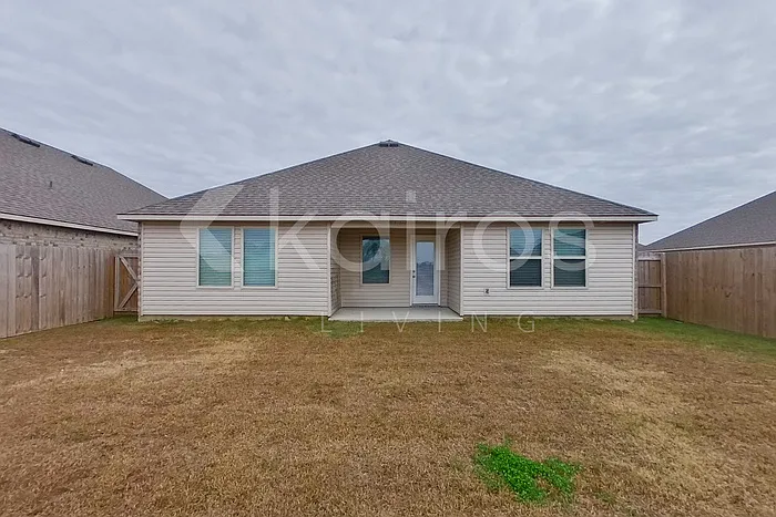122 Santiago Ct — Photo 16