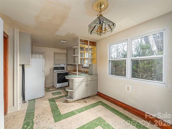 3rd image of 92 Mauney Cove Rd