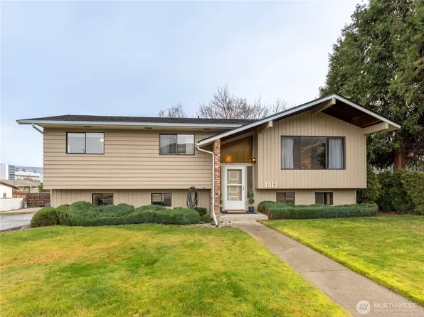 1317 Wedgewood Avenue, Wenatchee, WA 98801