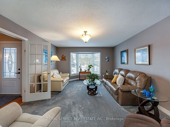 5th image of 37 Russell Hill Rd