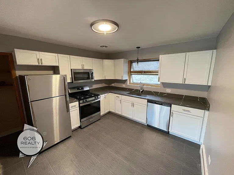 3533 S Harlem Ave #2M — Photo 2