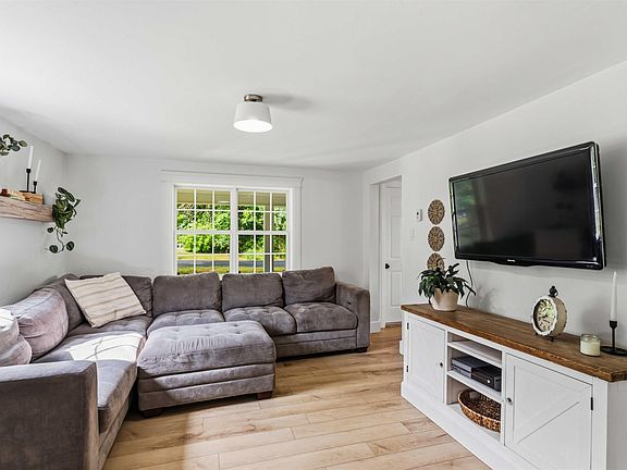 3rd image of 17 Kendall Ln