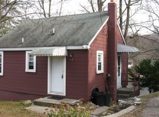 28 Cayuga Trl, Oak Ridge, NJ 07438