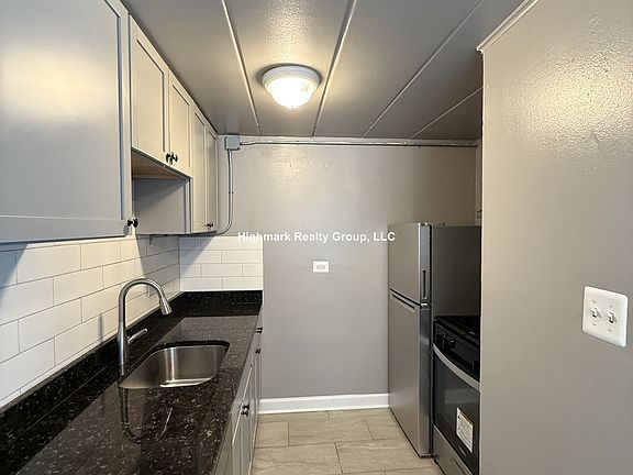 3rd image of 9630 Ivanhoe Ave #1B