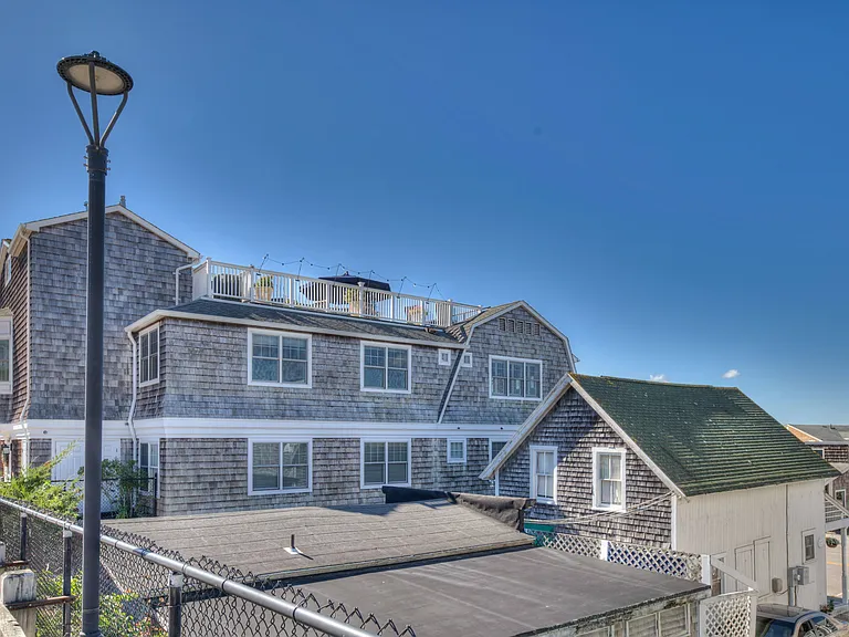 124 Bay St #R2 — Photo 38