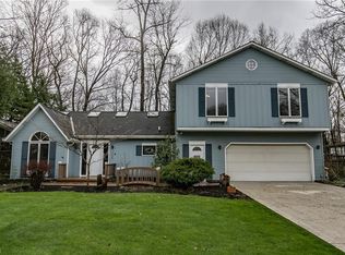 13320 Strathmore Dr, Valley View, OH