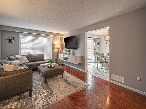 4th image of 18 Abbeywood Cres