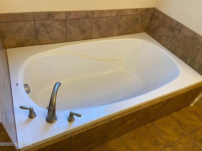 1113 Evangeline Dr — Photo 10