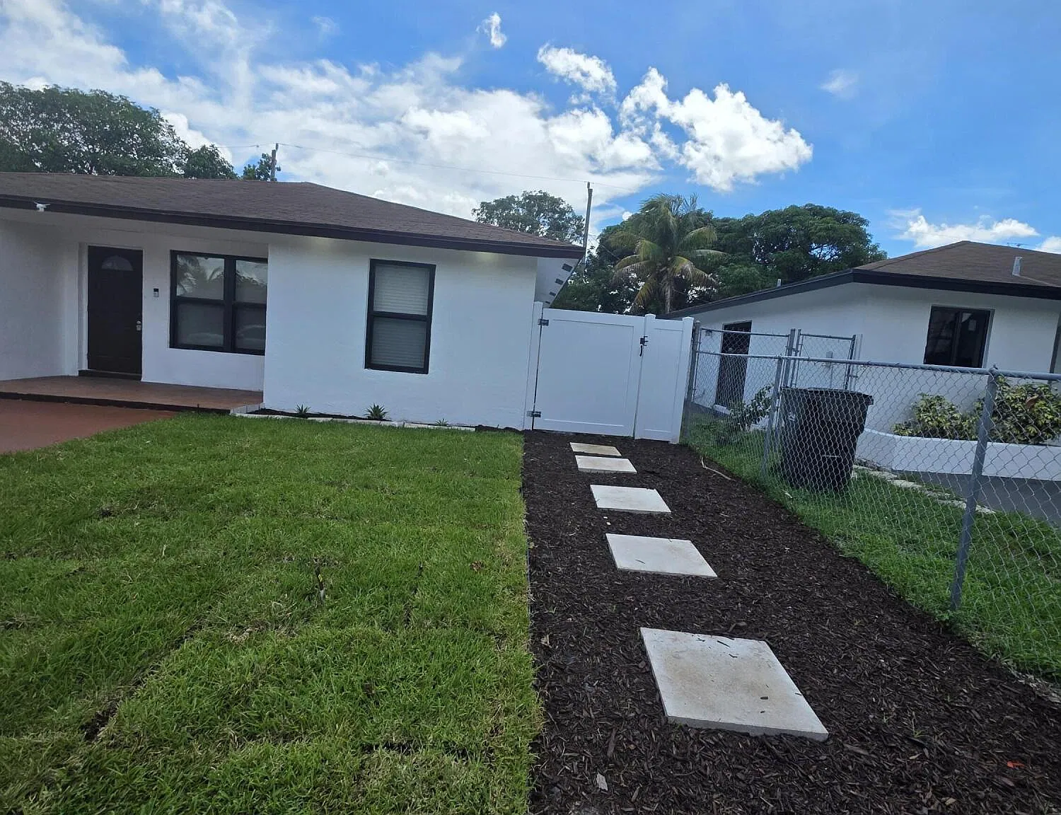 1 bed, 1.0 bath, 300 sqft, $1,200 — Photo 1