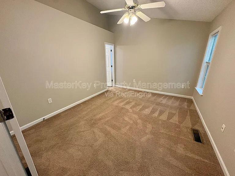 317 Cross Hill Ln — Photo 11