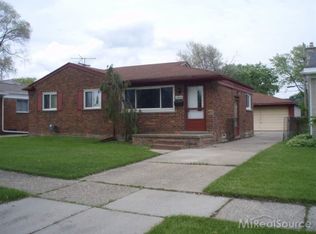 24644 Raven Ave, Eastpointe, MI 48021