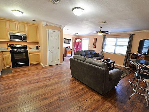 3rd image of 400 Cherry Creek Ln