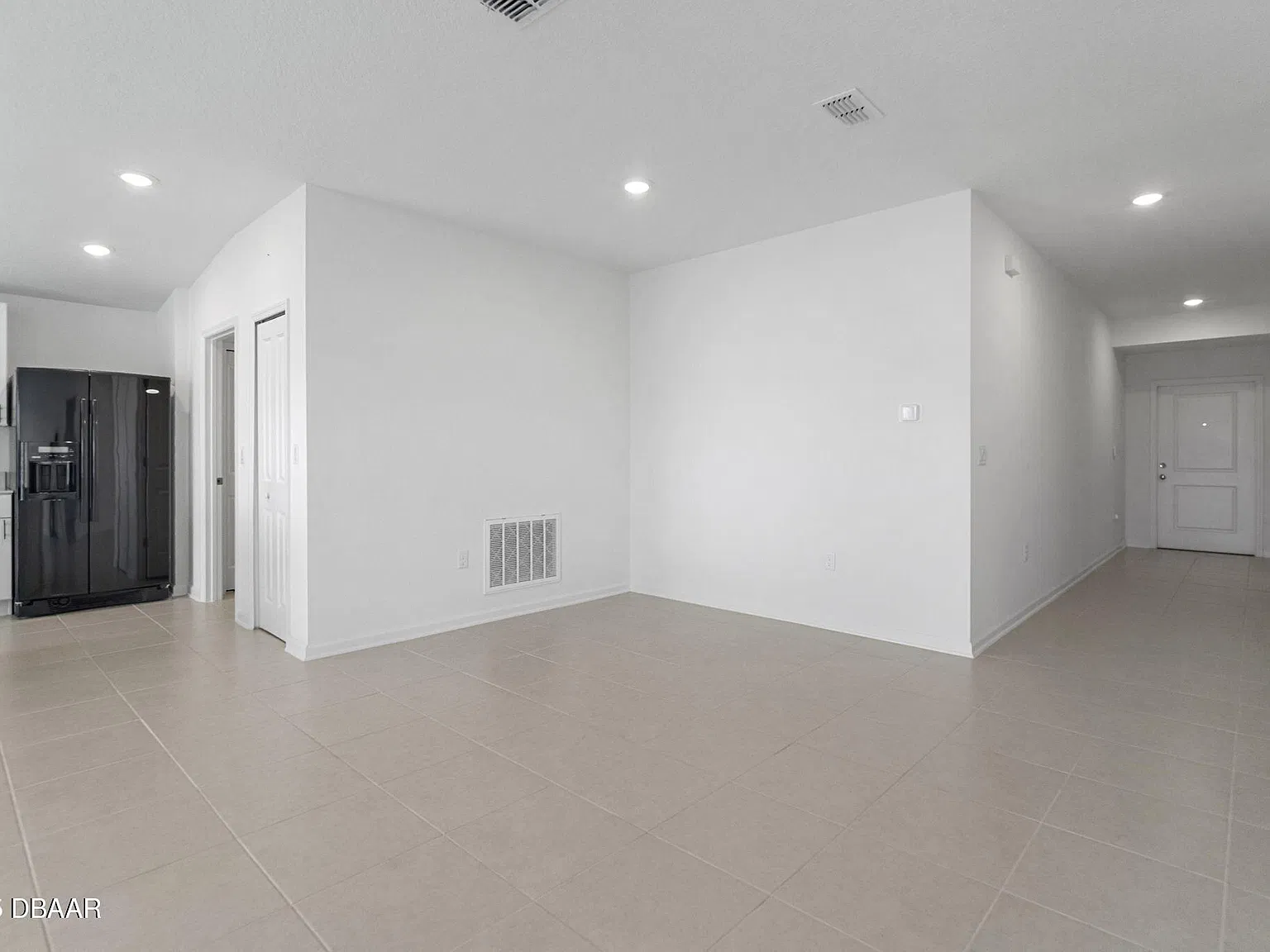 3 bed, 2.0 bath, 1486 sqft, $2,300 — Photo 4