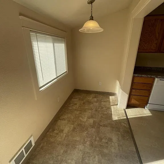 983 Oregon Ave — Photo 5
