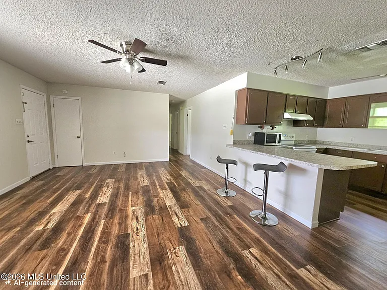 530 Easterbrook St — Photo 7