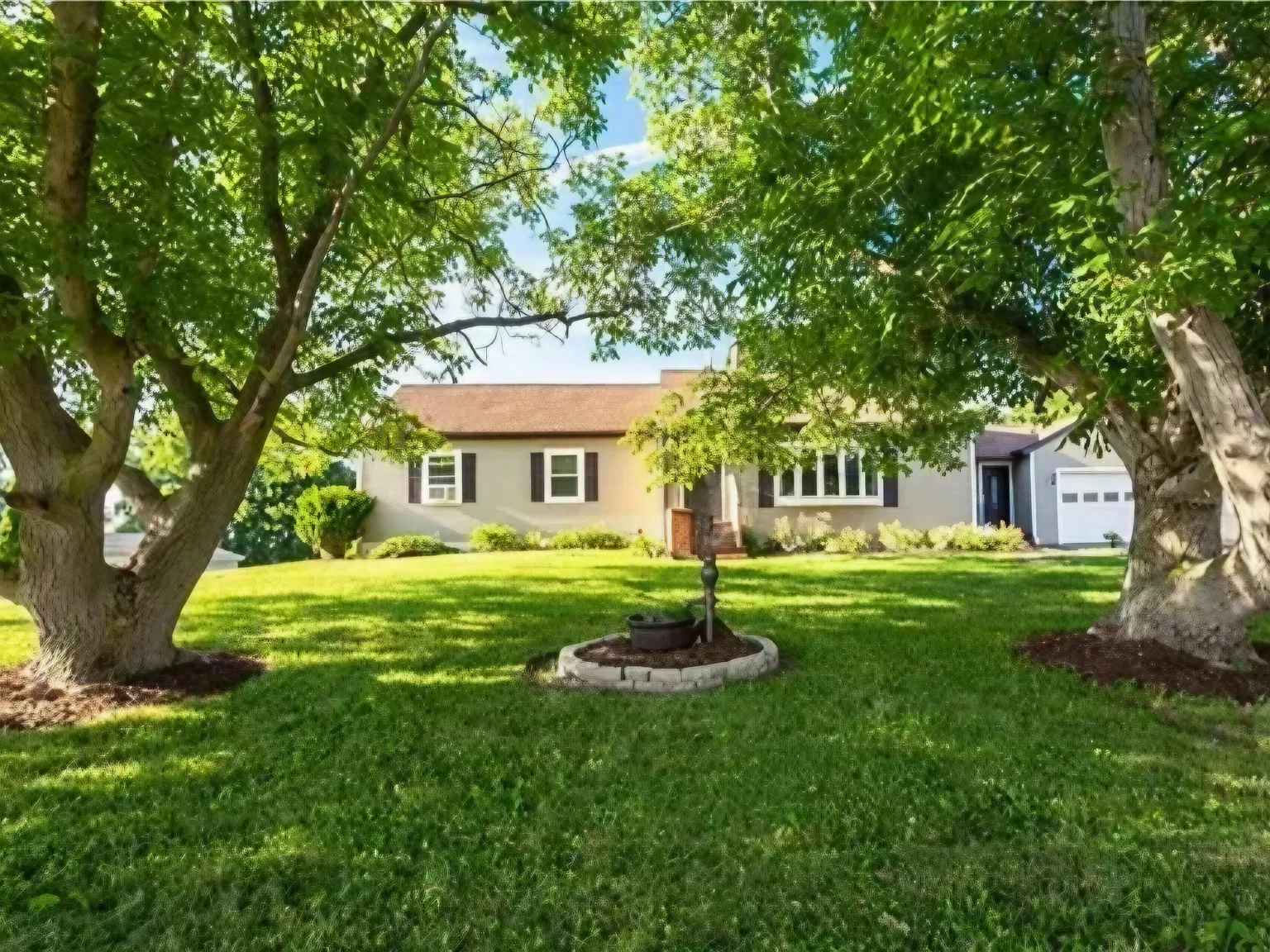 4 bed, 1248 sqft, $2,150 — Photo 2