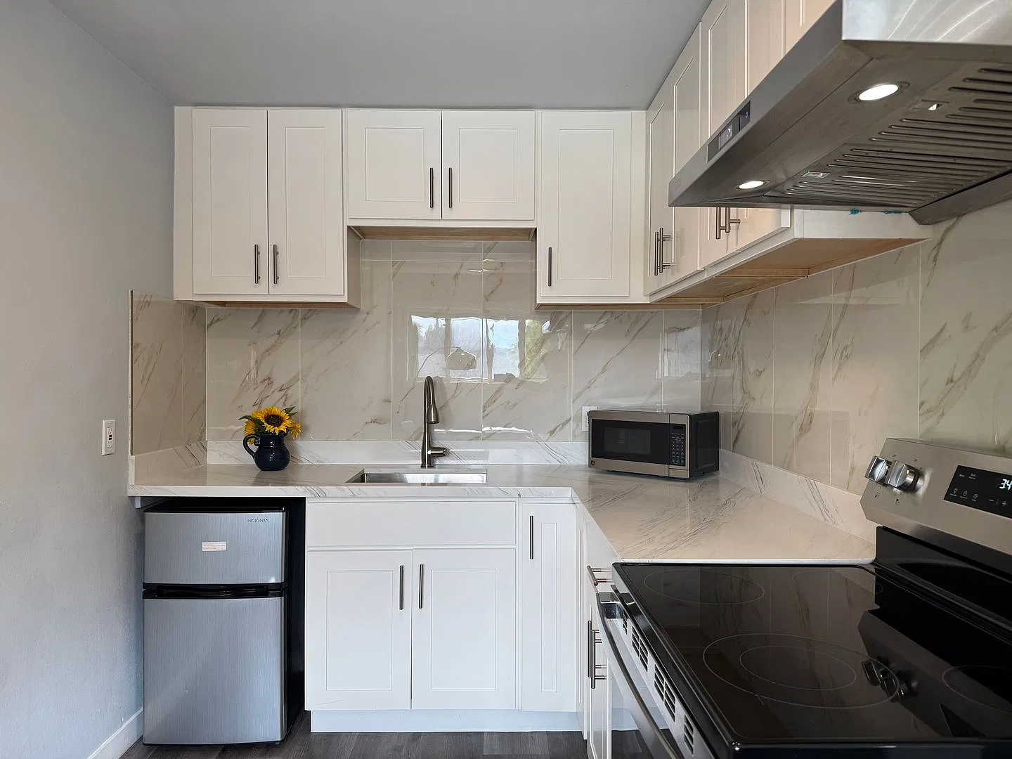 2321 NE 55th St, Seattle, WA 98105 — Photo 2