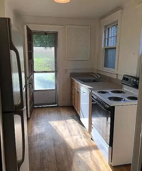 410 S 1st St — Photo 2