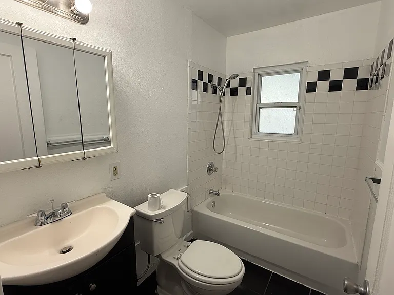 Sextus Rd — Photo 14