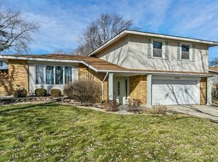 15230 Colina Ave, Oak Forest, IL 60452