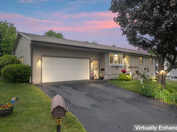 8 Grovemount Lane, Lewiston, ME 04240