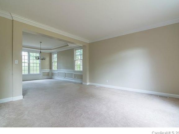 4th image of 408 Pondview Ct