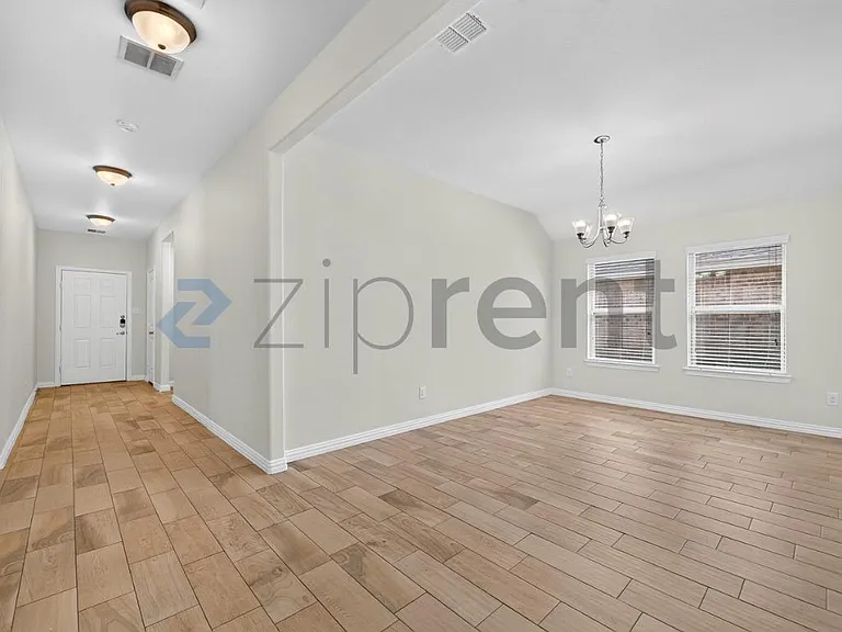 817 Evergreen St — Photo 6