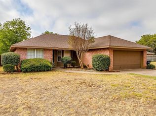 1215 Davis St, Cleburne, TX 76033