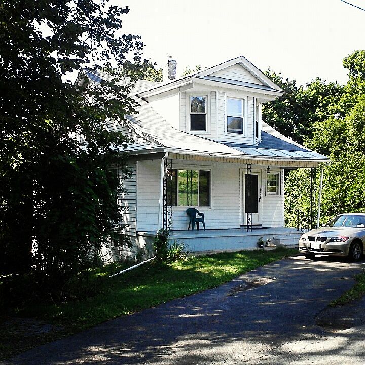 Front showing driveway 
