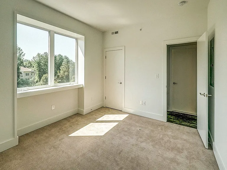 Riverside Village Apartments — Photo 72